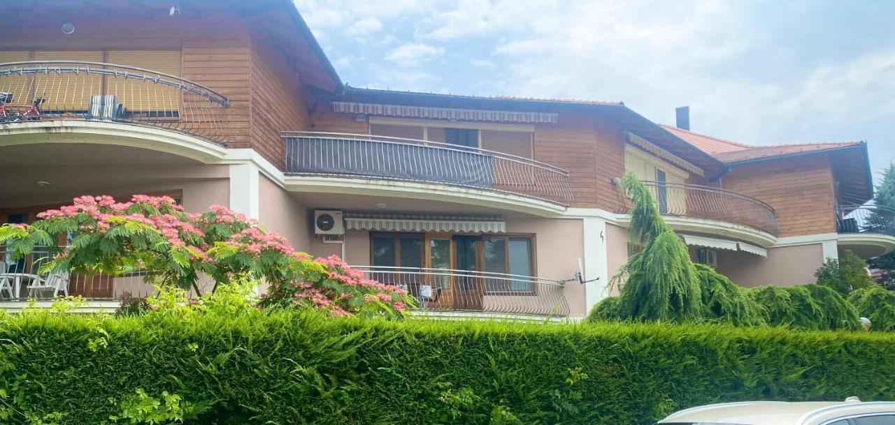 Selyemakacapartman Balatonlelle Exteriör bild