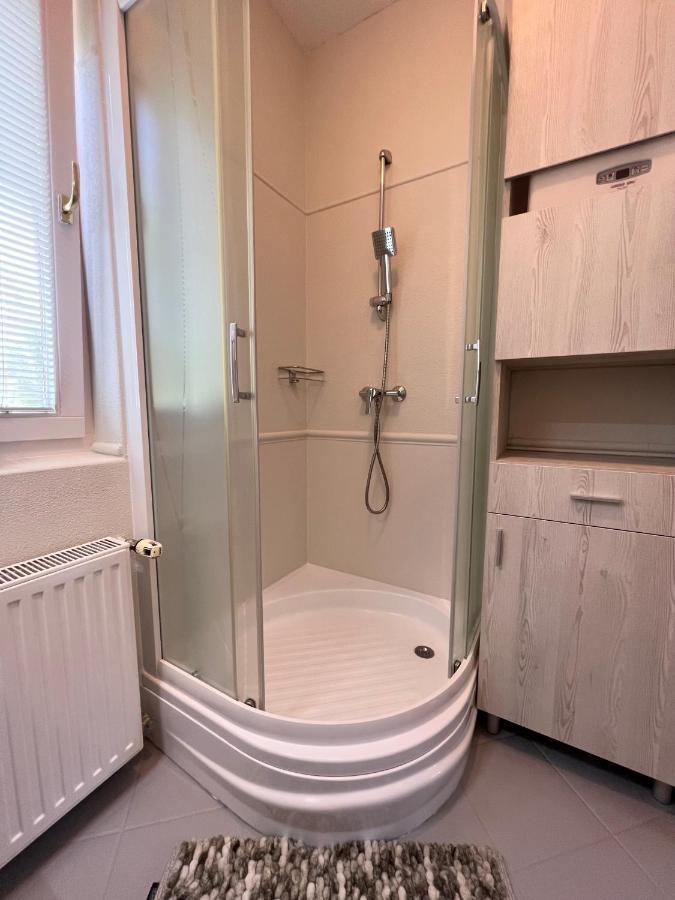Selyemakacapartman Balatonlelle Exteriör bild